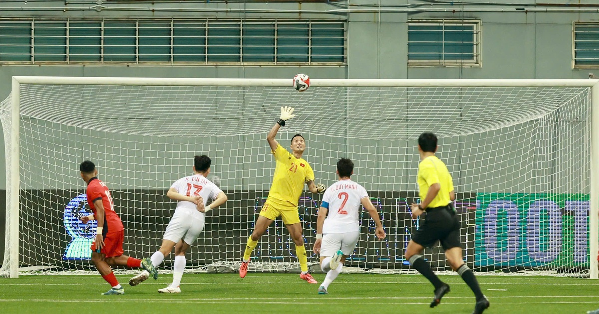 Goalkeeper Dinh Trieu recovers well but will not play in V-League round 10: Rest for another 2 weeks