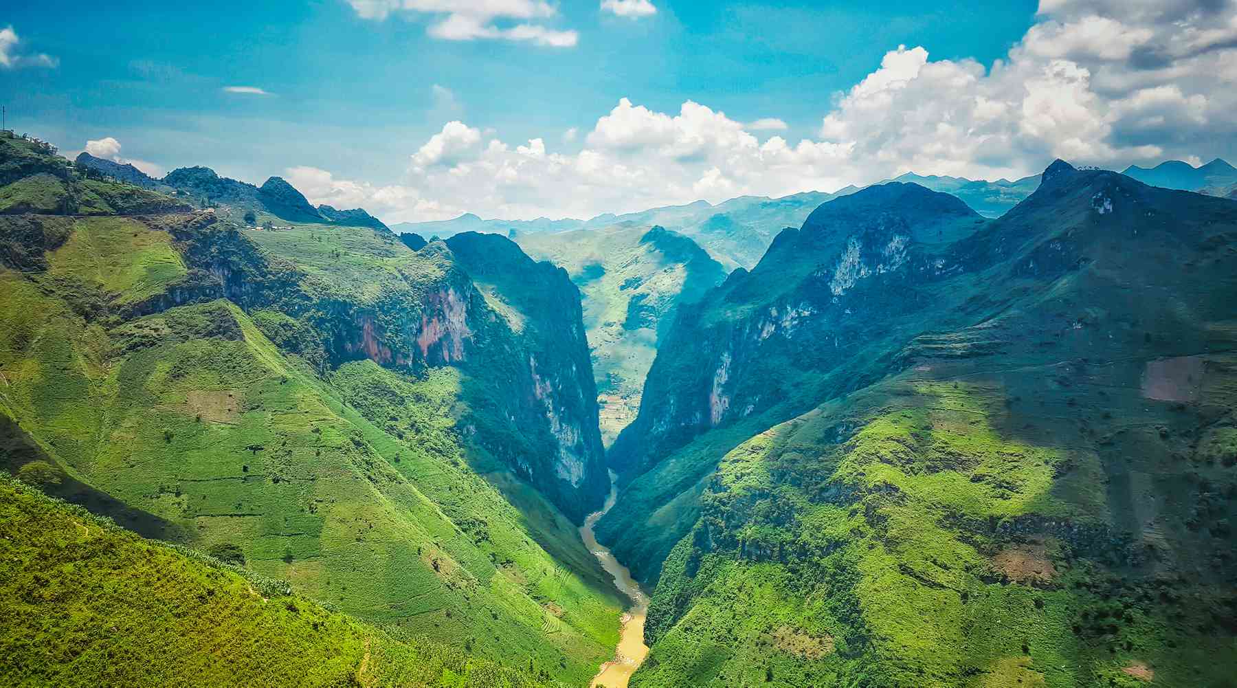 Majestätische Landschaft des Ma Pi Leng Passes - Ha Giang