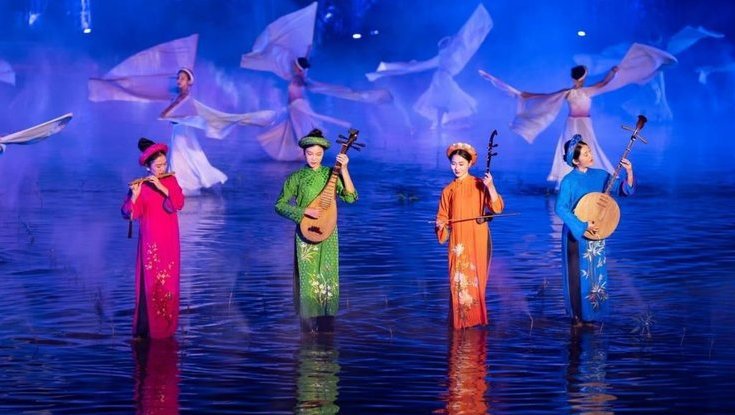 Spectacle en direct « Quintessence du Nord » dans la zone touristique de Tuan Chau (Quoc Oai).