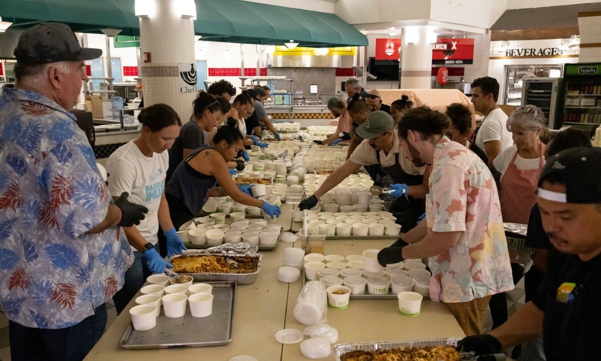 Comedor gratuito para las víctimas de los incendios forestales en Hawái