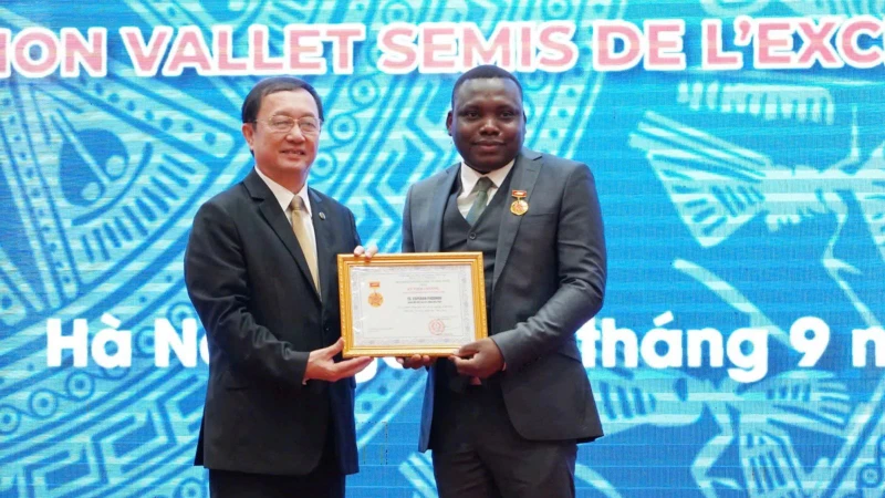 El Fondo de Becas Vallet ha otorgado casi 50.000 becas en Vietnam.