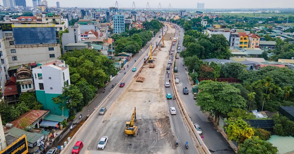 Watching Au Co - Nghi Tam road about to open to traffic