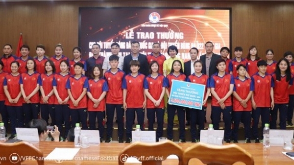 VFF trao tiền thưởng cho đội tuyển nữ và U22 Việt Nam