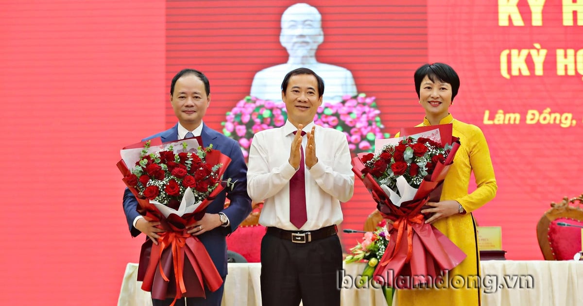 เลือกนางสาว Pham Thi Phuc ดำรงตำแหน่งประธานสภาประชาชนจังหวัด และนาย Tran Hong Thai ดำรงตำแหน่งประธานกรรมการประชาชนจังหวัด