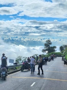 Hunting for floating clouds, "cool as Da Lat" right in Hanoi