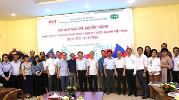 La Universidad de Negocios y Tecnología de Hanoi celebra el Día de la Prensa Revolucionaria de Vietnam