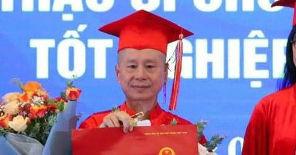 Que dit l'école à propos de l'agitation autour du doctorat du Vénérable Thich Chan Quang qui serait accordé en 2 ans ?