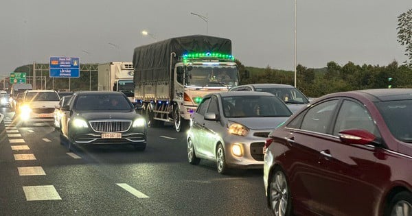 Die Verkehrspolizei hat einen Abschnitt der Autobahn Phan Thiet-Dau Giay vorübergehend gesperrt.