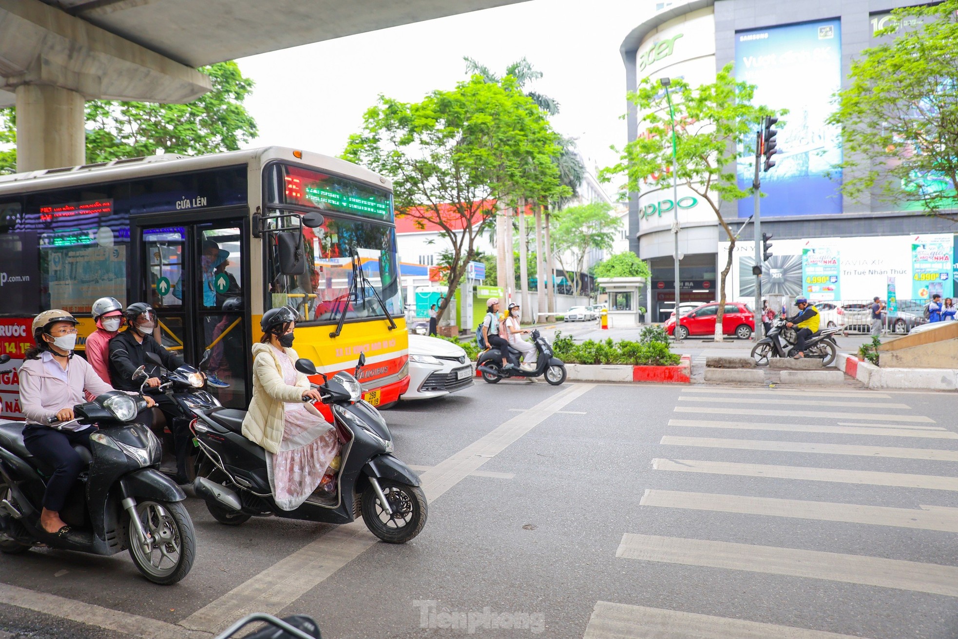 Hà Nội: Đèn 'xin đường' dành cho người đi bộ có cũng như không ảnh 1