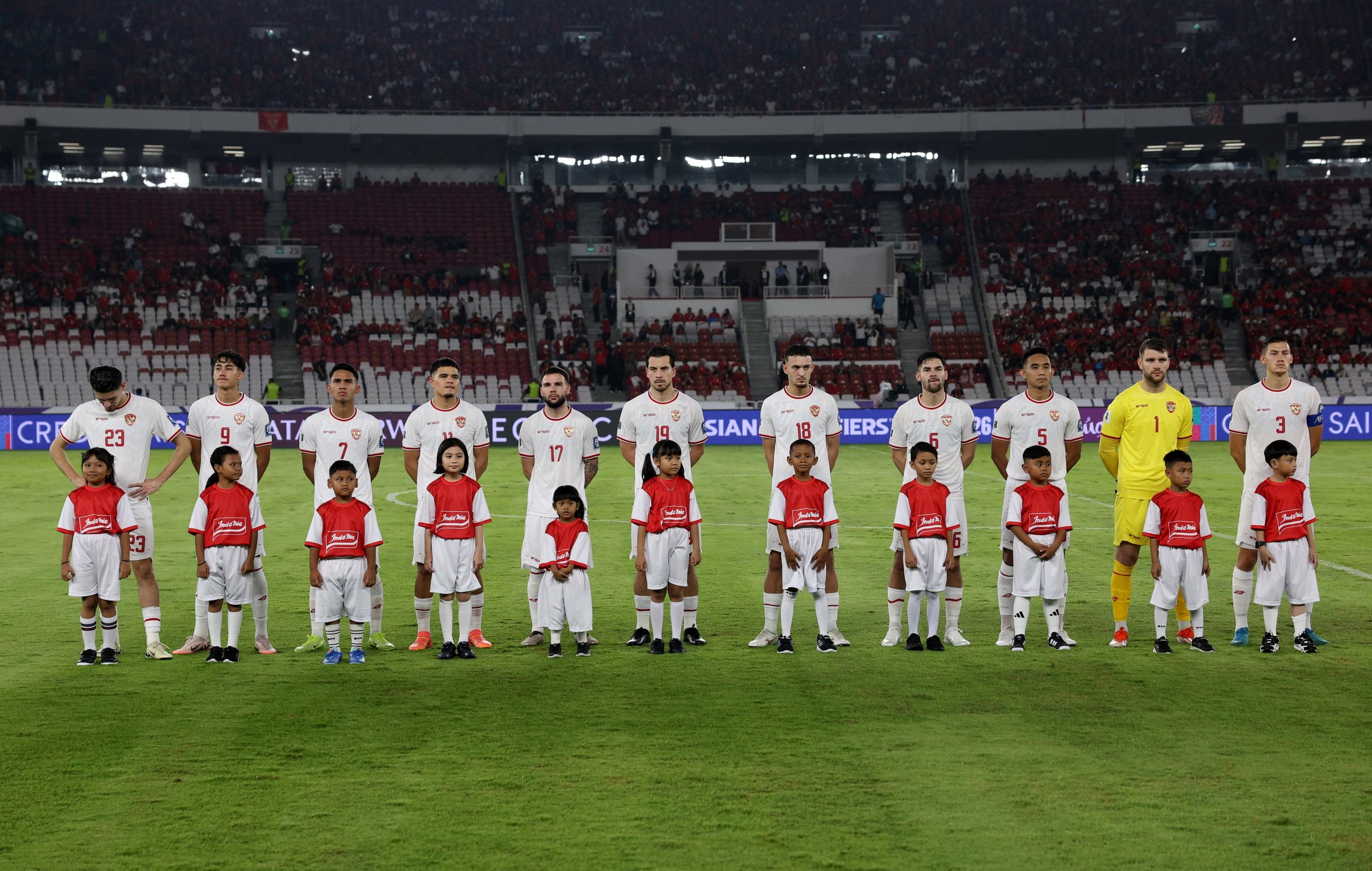 Sân vận động quốc gia Gelora Bung Karno là sân chính của đội tuyển Indonesia, nhưng không thể được sử dụng ở AFF Cup