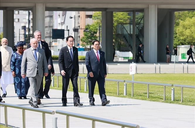 Prime Minister Pham Minh Chinh visits Hiroshima Peace Memorial Park