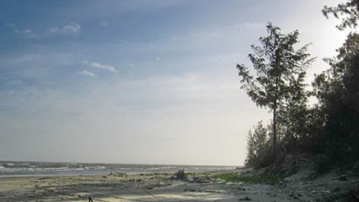 The wild beauty of Doi Nhai beach.