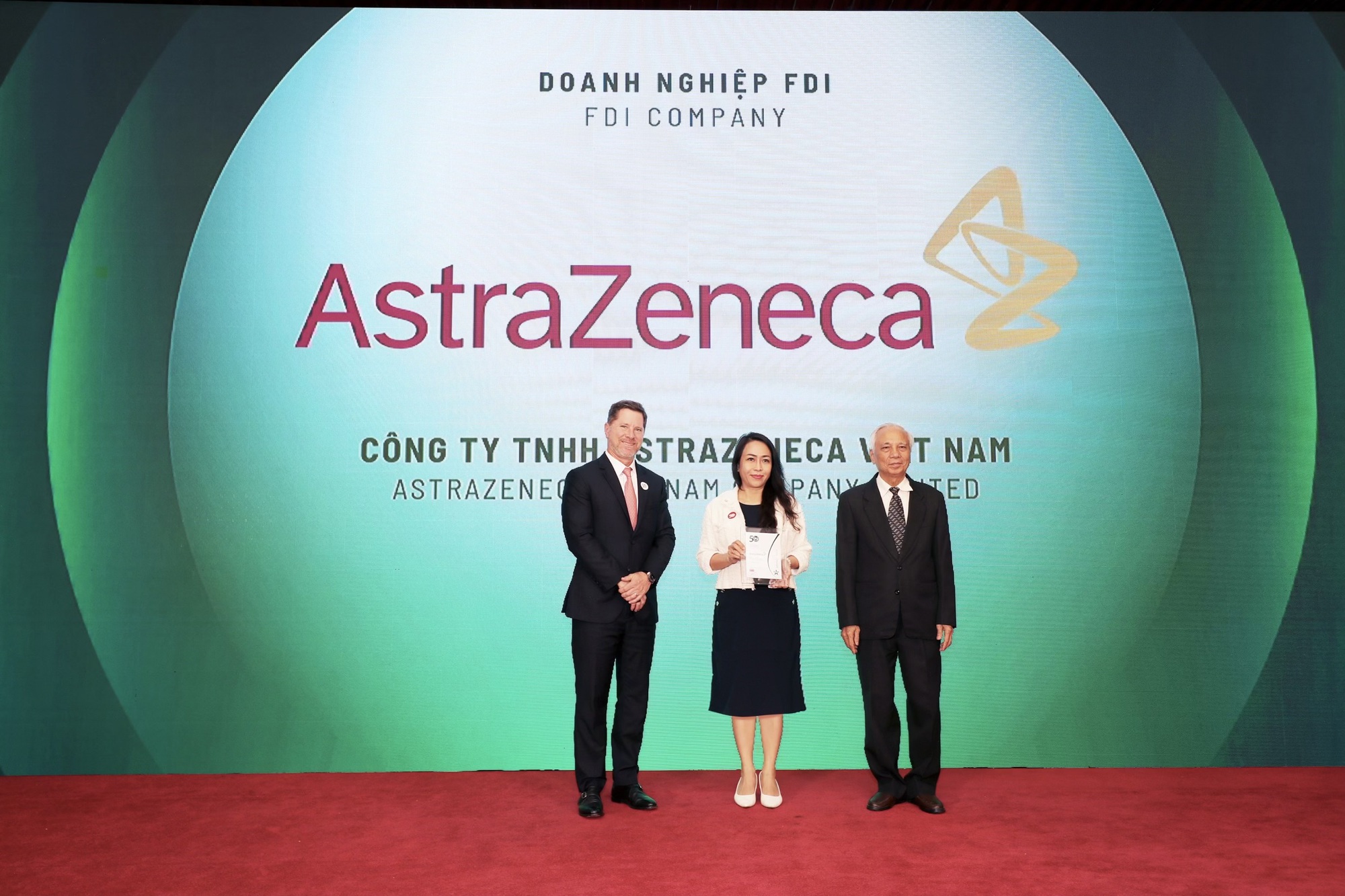 AstraZeneca Việt Nam nhận giải thưởng Doanh nghiệp phát triển bền vững tiêu biểu của năm 2024- Ảnh 1.