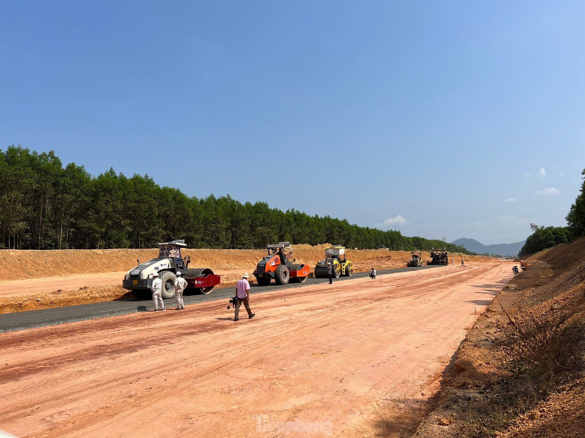 Gros plan sur la construction du plus long tunnel de montagne de l'autoroute Nord-Sud, photo 16