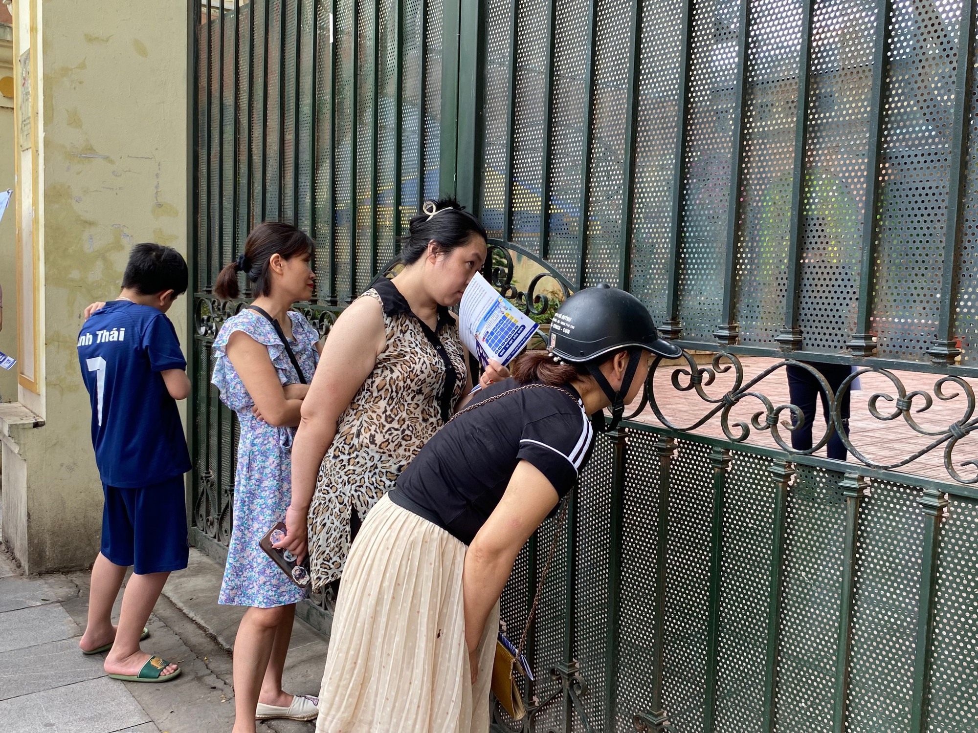 Hơn 100.000 thí sinh Hà Nội làm thủ tục dự thi vào lớp 10  - Ảnh 2.