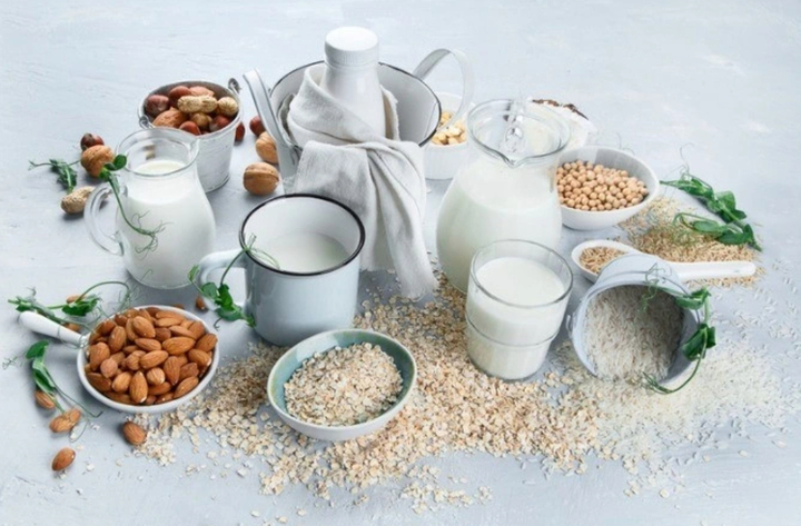 Some people should limit or avoid drinking nut milk. (Photo: Getty Images)