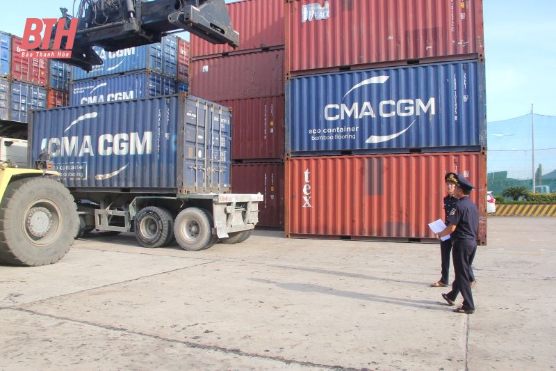 Bustling cargo through Nghi Son Port