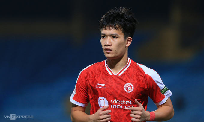 Midfielder Nguyen Hoang Duc in The Cong shirt. Photo: Hieu Luong