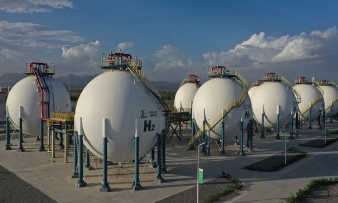 Kugelförmige Wasserstofftanks im Werk in Kho Xa. Foto: CFP