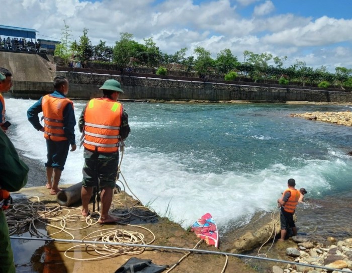 Province de Quang Ninh : Un jeune homme s'est noyé alors qu'il se baignait dans un ruisseau avec sa famille