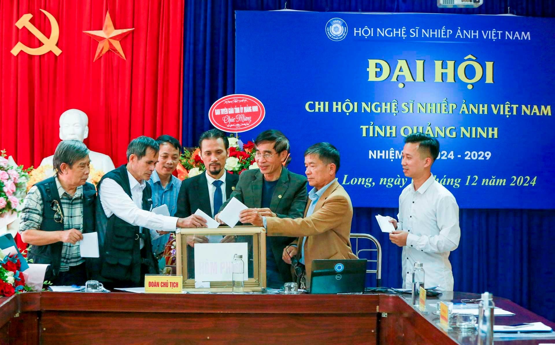 cac-nghe-si-bo-phieu-bau-bch-khoa-moi-va-bau-dai-bieu-di-du-dai-hoi-hoi-nsnavn-lan-thu-x-nk-2025-2030.jpg