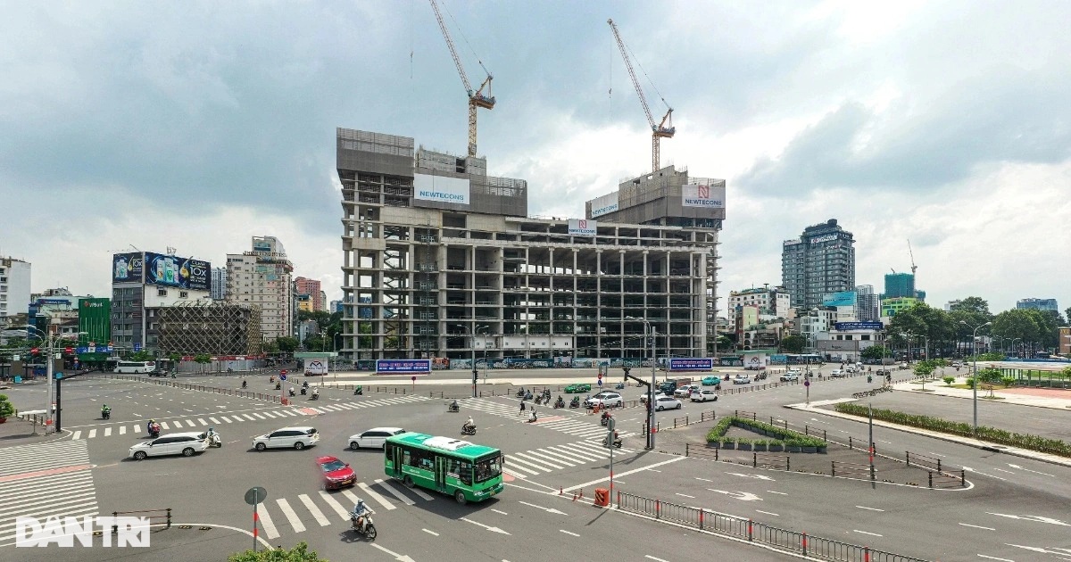 The super project opposite Ben Thanh market leaves Bitexco's hands: Will changing owners change fortunes?