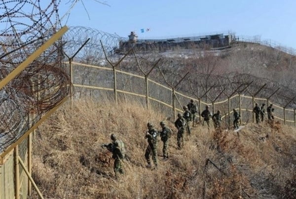 북한, 한국군 무인기 잔해 발견 주장, '전쟁선포' 경고하고 보복성 촉발