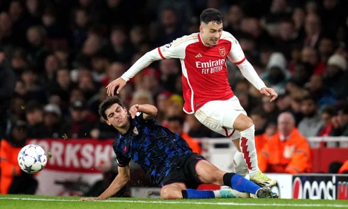 Martinelli dribbles past a Sevilla defender during Arsenal's 2-0 win at the Emirates Stadium on November 8. Photo: Guardian