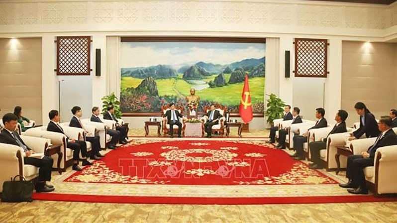 Fomentando continuamente la relación entre Vietnam y Laos para que se fortalezca