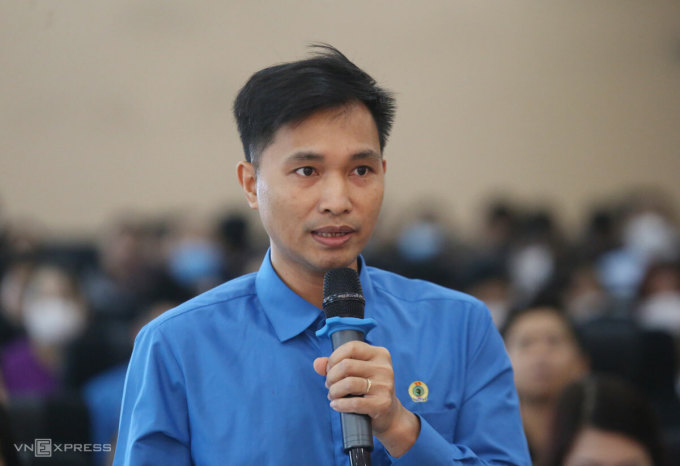 Mr. Nguyen Van Tan, Chairman of the Hosiden Company's Trade Union, pointed out that many workers who have paid social insurance for 10 years choose to withdraw their social insurance at once because the number of years required to receive a pension is far away. Photo: Gia Chinh