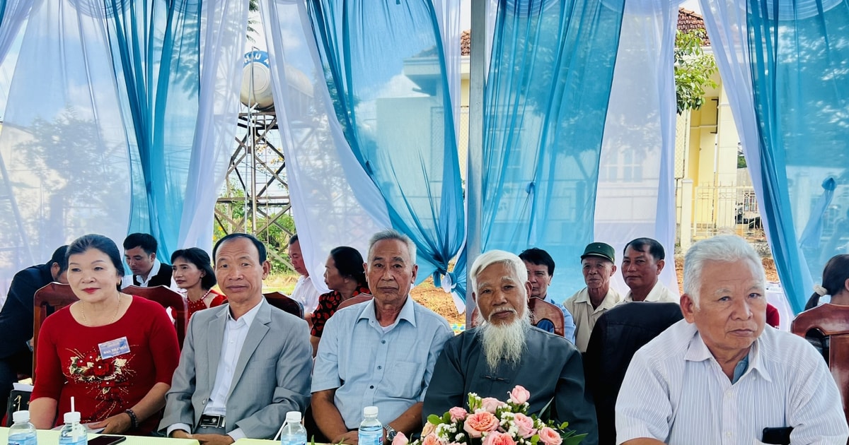 El presidente del Frente Provincial Lam Dong asistió al Día de la Gran Unidad Nacional en la aldea de Lien Ho