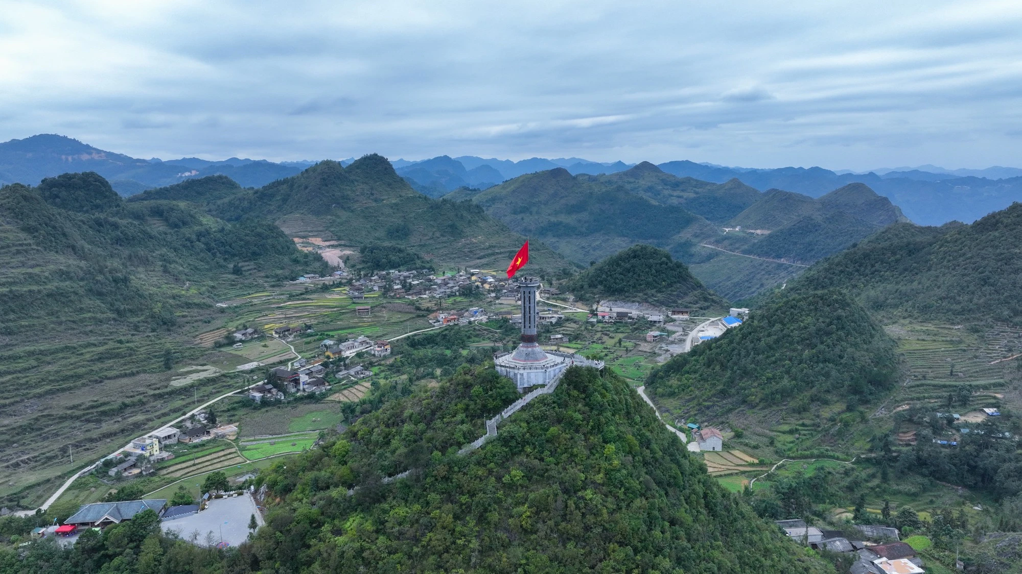 Kinh nghiệm vi vu cung đèo Hà Giang từ A - Z - Ảnh 1.