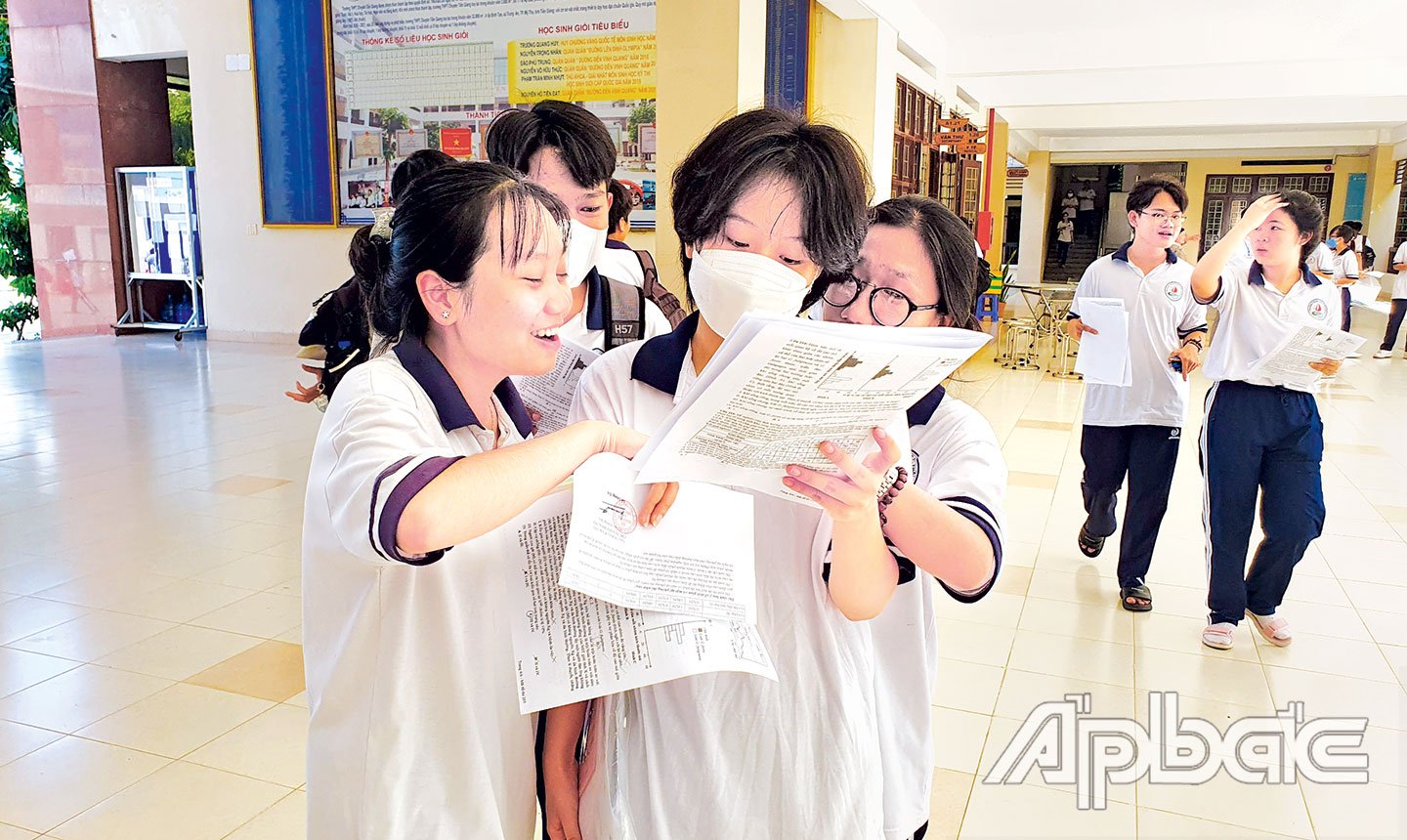Candidates take the exam at Tien Giang Specialized High School after exam time.