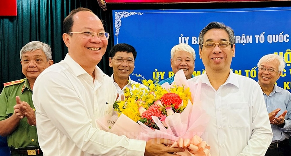 Le secrétaire adjoint Nguyen Phuoc Loc occupe simultanément le poste de président du Comité du Front de la Patrie de Ho Chi Minh-Ville