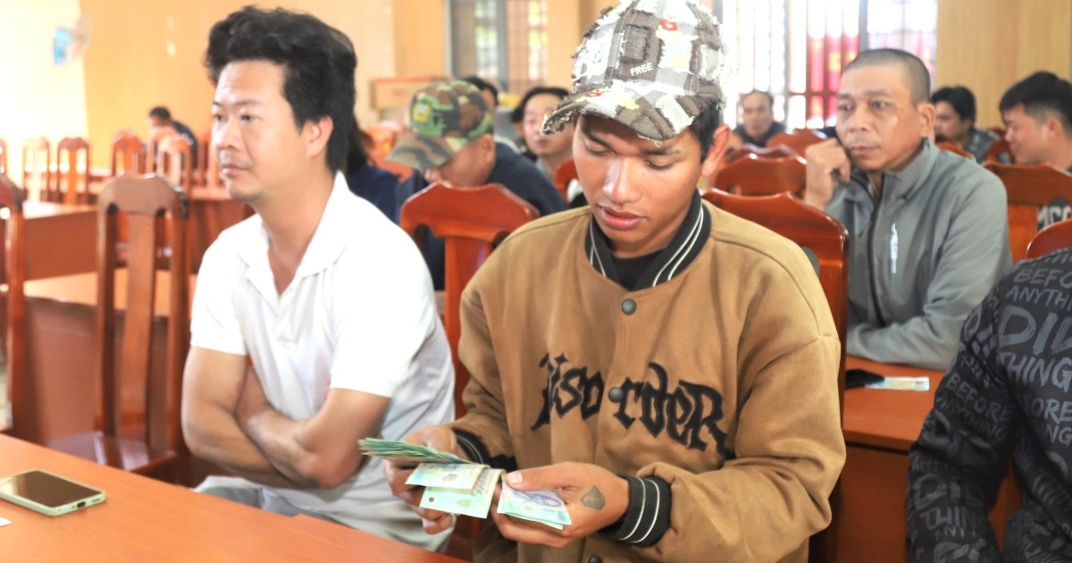 Near Tet, workers continue to be owed 1.3 billion VND in salary by the company