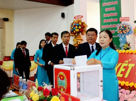 Mr. Vo Van Trung was re-elected as Chairman of the Farmers' Association of Hau Giang province, photo 2