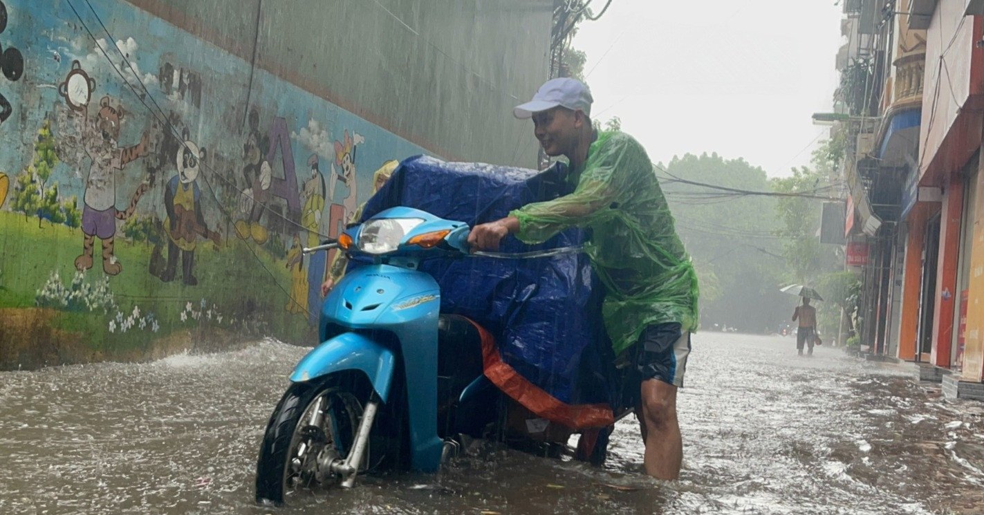 雨の朝、暑い午後