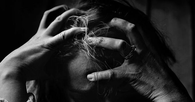 Existen muchas causas de depresión en mujeres de mediana edad, incluidos los cambios hormonales. Foto: Psicología hoy