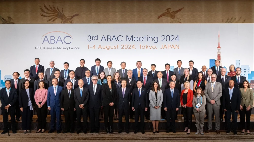 ABAC-Mitglieder mit dem japanischen Premierminister Fumio Kishida bei der Sitzung des Business Advisory Council der Asiatisch-Pazifischen Wirtschaftsgemeinschaft in Japan. Foto: X