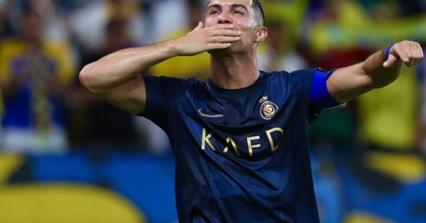 Sang Ả Rập Xê Út chơi bóng, Ronaldo nhận cái kết đắng sau hai thập kỷ