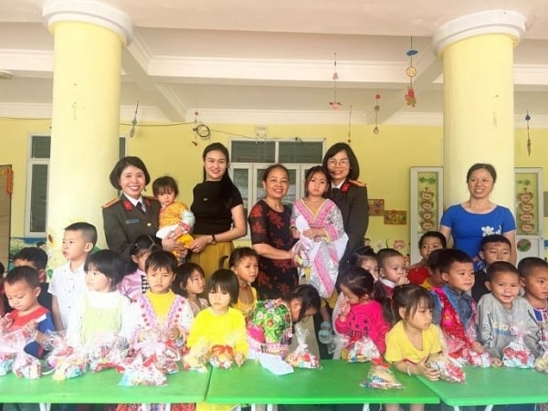 Bringing "Warm Spring on the Border" to women and children in Dien Bien province