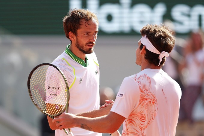 Medvedev éliminé au premier tour de Roland Garros