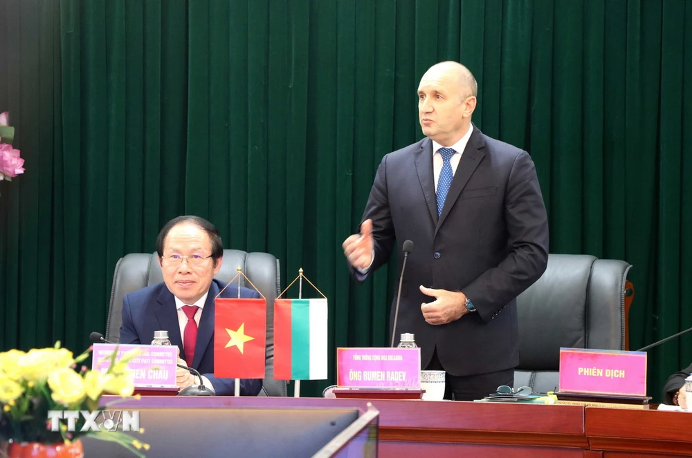 TTXVN_2611 Tong thong Bulgaria 2.jpg