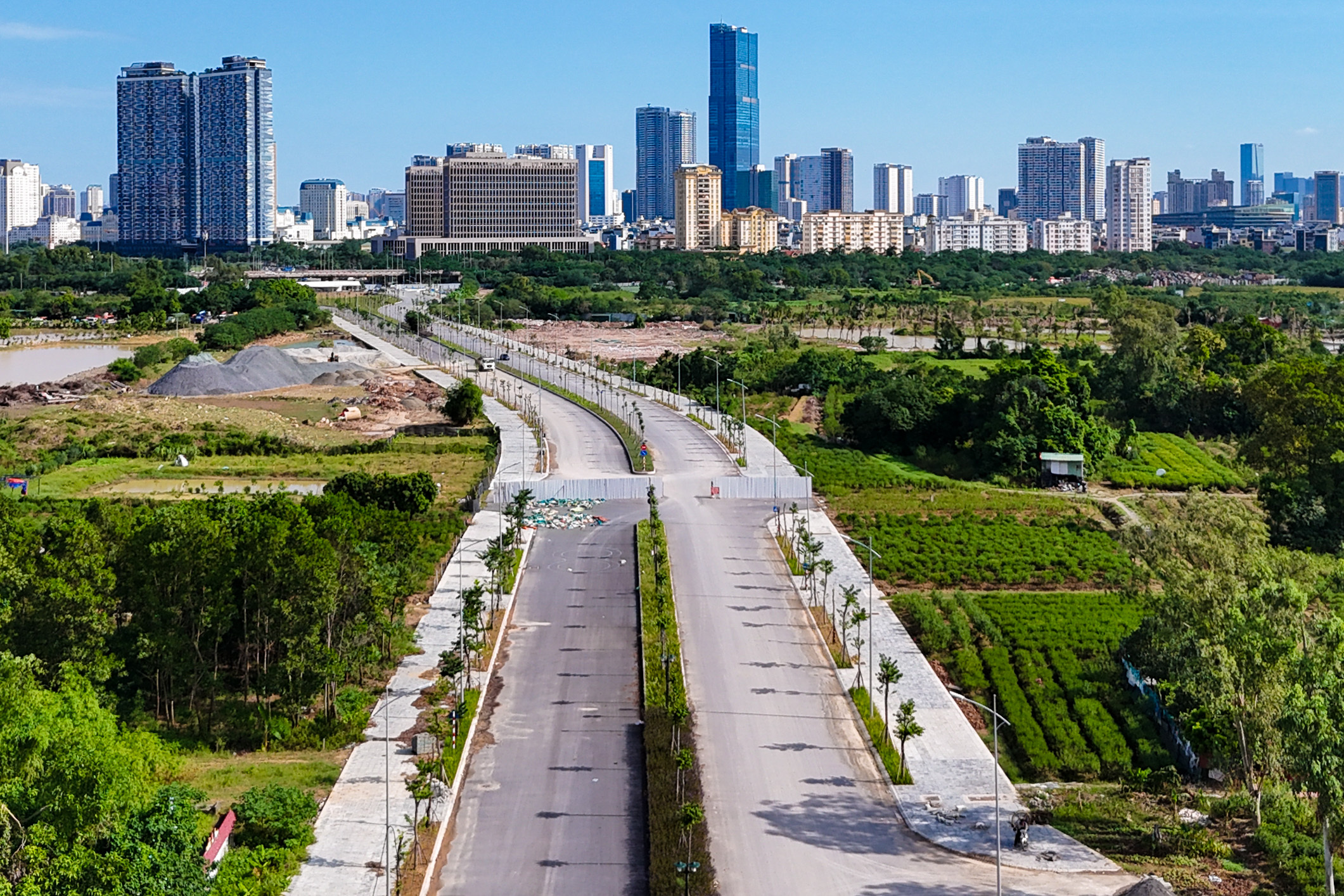 Vista general de la carretera de Hanoi de casi 750 mil millones de dongs que se espera que se abra al tráfico a fines de este año