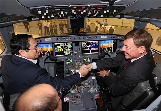 El Primer Ministro visita la empresa aeroespacial Embraer