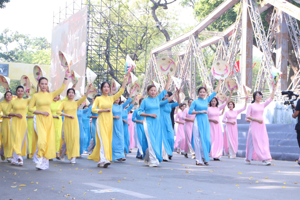 เทศกาลสตรีในวัฒนธรรมเพื่อสันติภาพแห่งกรุงฮานอย เพื่อเฉลิมฉลองครบรอบ 70 ปี วันปลดปล่อยเมืองหลวง (10 ตุลาคม 1954 - 10 ตุลาคม 2024)