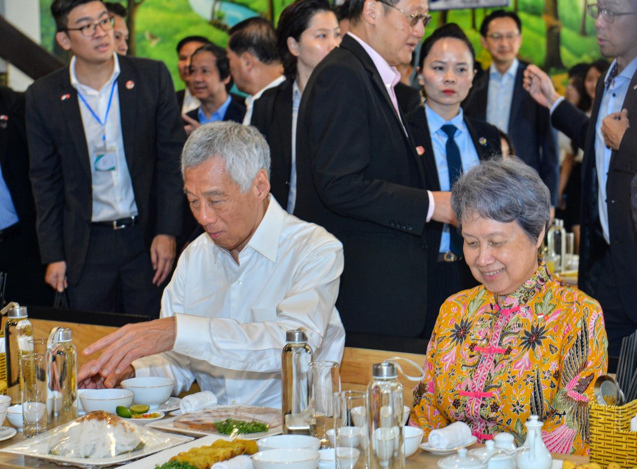 Déjeuner du Premier ministre Lee Hsien Loong et de son épouse à l'Université nationale du Vietnam, Hanoi