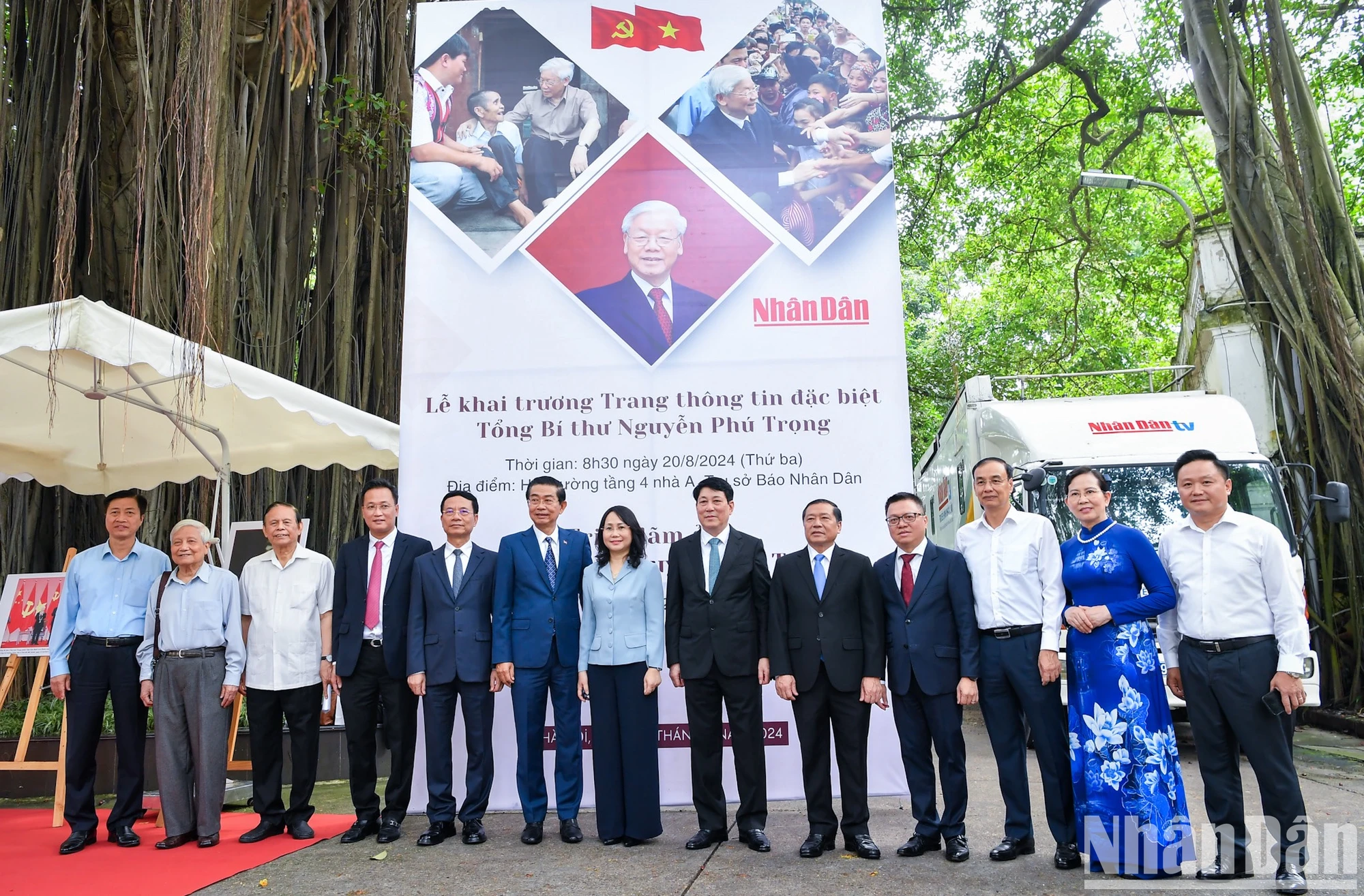 [Foto] El miembro permanente de la Secretaría, Luong Cuong, asiste a la ceremonia de apertura de la página de información especial y la exposición fotográfica sobre el Secretario General Nguyen Phu Trong. Foto 6