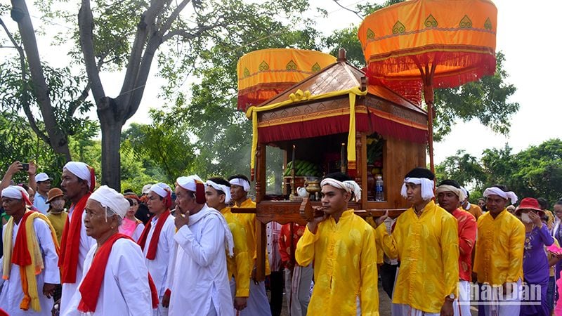 Festival de la bulliciosa Kate 2023 del pueblo Cham en Binh Thuan foto 6