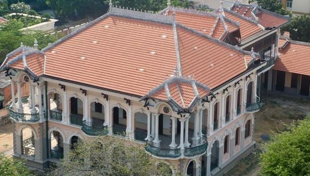 La antigua villa ubicada en 10B Suong Nguyet Anh Street, Distrito 1, Ciudad Ho Chi Minh se ha deteriorado. Foto: YN